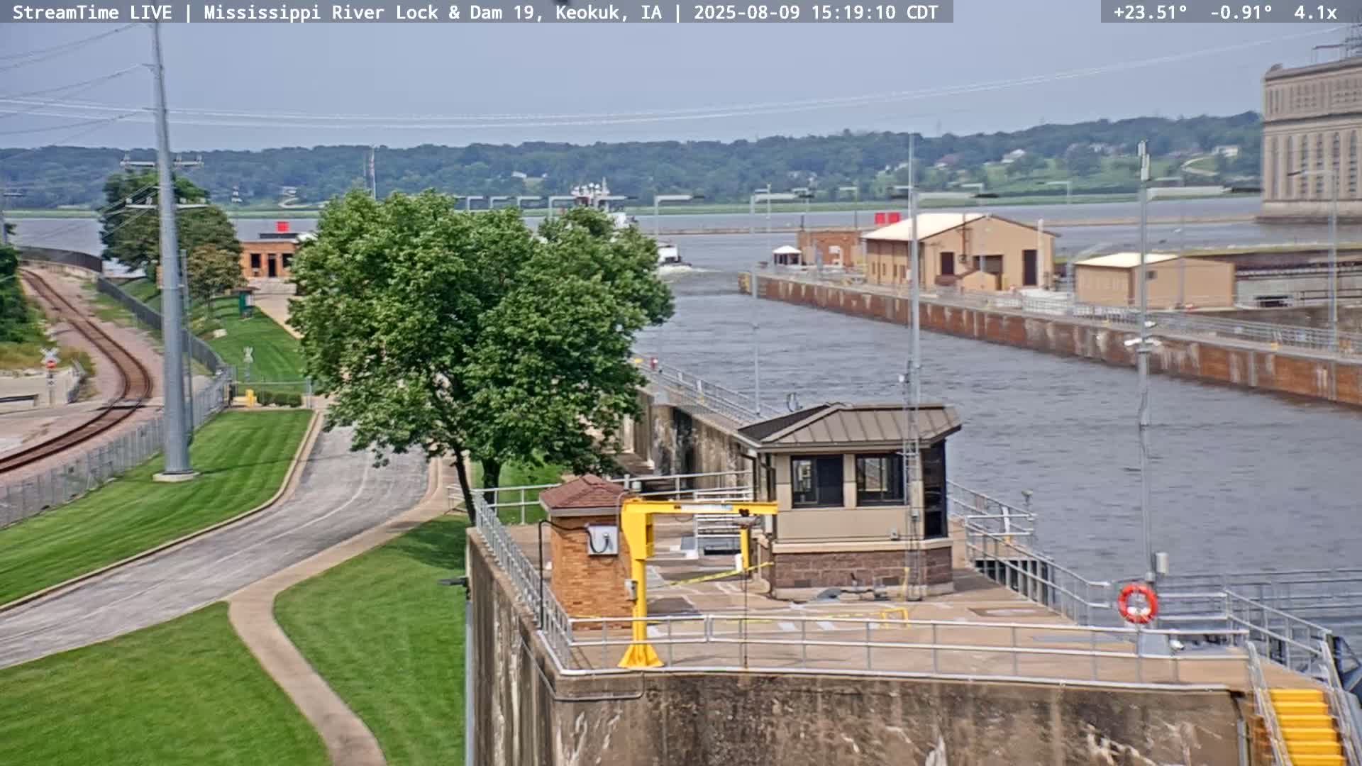 Keokuk Mississippi River Lock 19 Dam & Keokuk Power Plant Live Cam - Keokuk, Lee, Iowa, USA