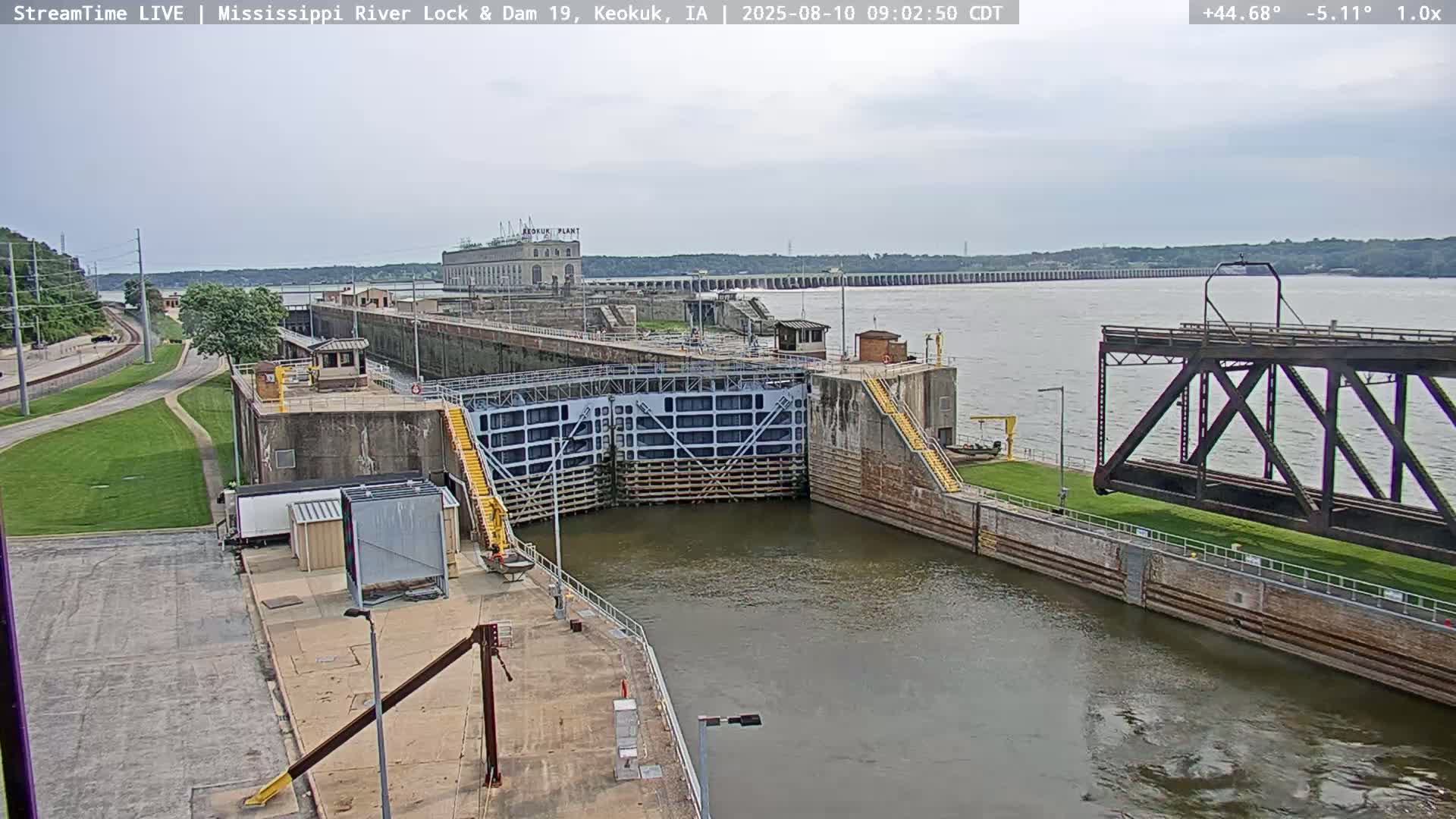 Keokuk Mississippi River Lock 19 Dam & Keokuk Power Plant Live Cam - Keokuk, Lee, Iowa, USA
