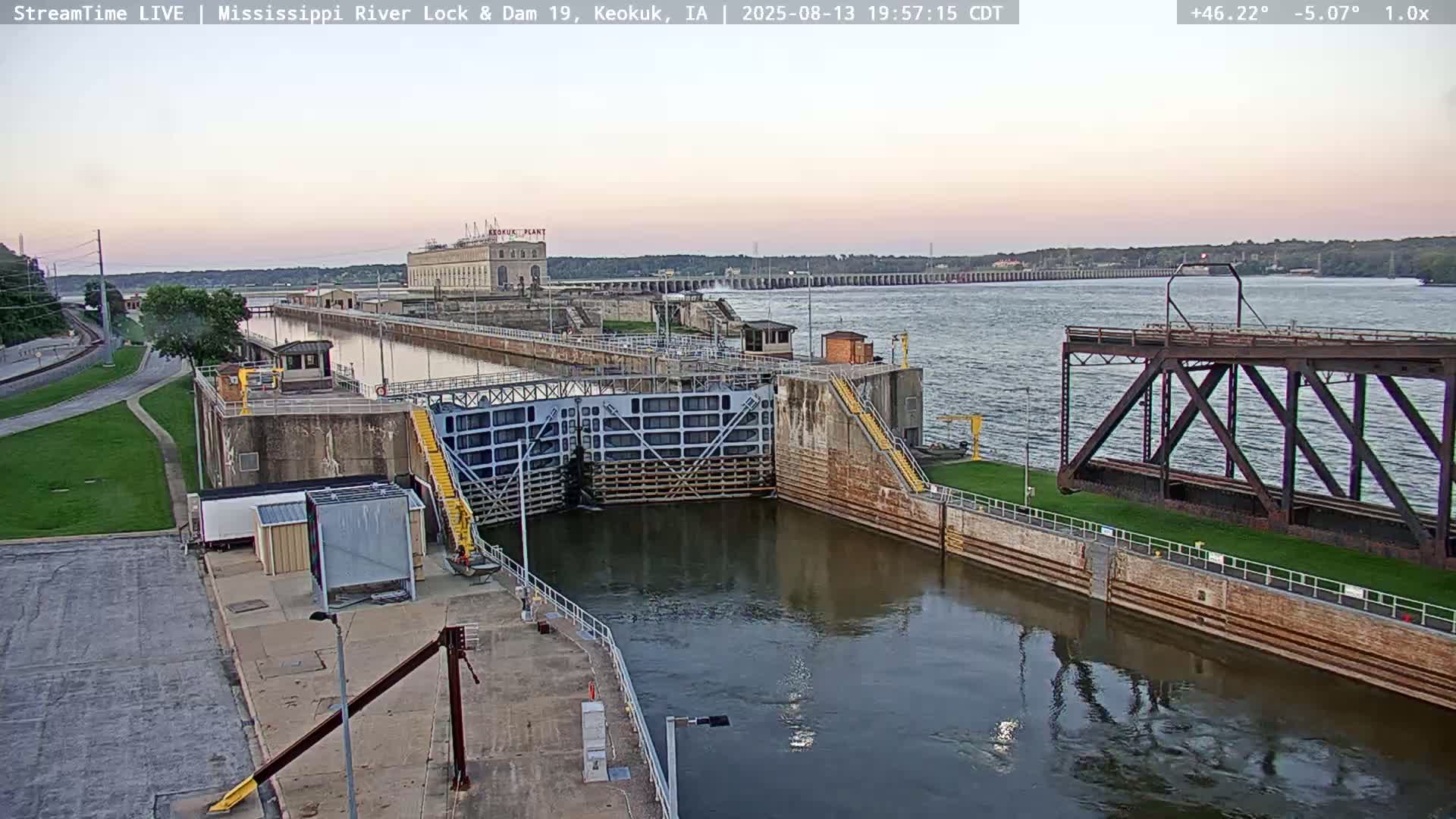 Keokuk Mississippi River Lock 19 Dam & Keokuk Power Plant Live Cam - Keokuk, Lee, Iowa, USA
