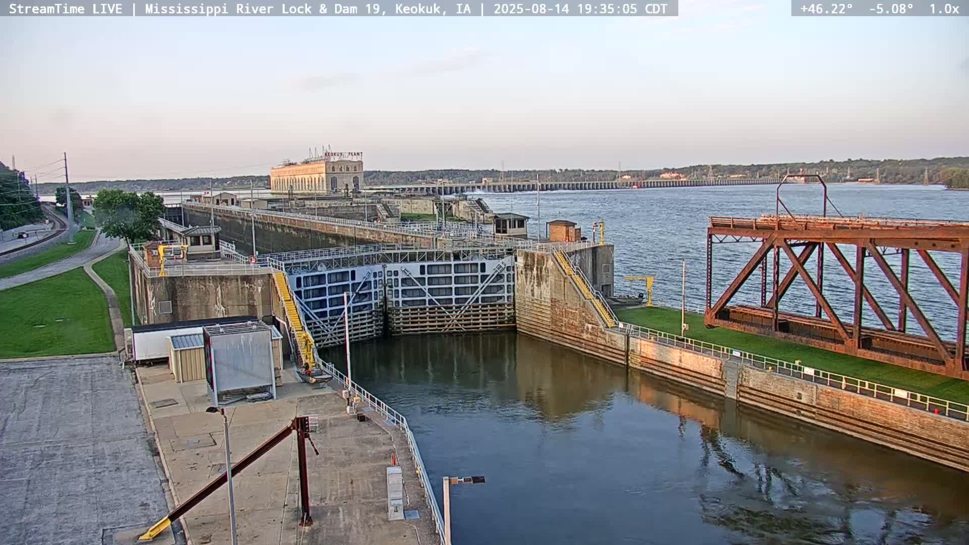 Keokuk Mississippi River Lock 19 Dam & Keokuk Power Plant Live Cam - Keokuk, Lee, Iowa, USA