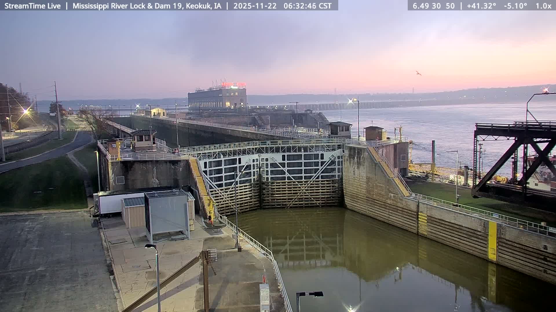 Keokuk Mississippi River Lock 19 Dam & Keokuk Power Plant Live Cam - Keokuk, Lee, Iowa, USA