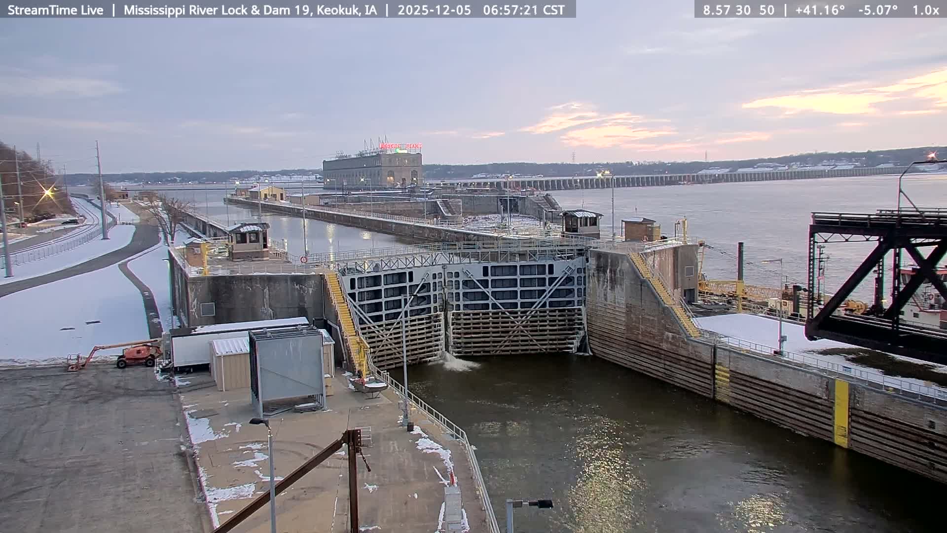 Keokuk Mississippi River Lock 19 Dam & Keokuk Power Plant Live Cam - Keokuk, Lee, Iowa, USA