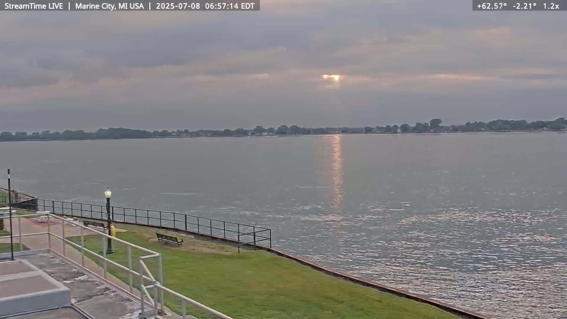 USA - Canada Border, Marine City Coast & St Clair River Live Cam - Marine City, St. Clair, Michigan, USA