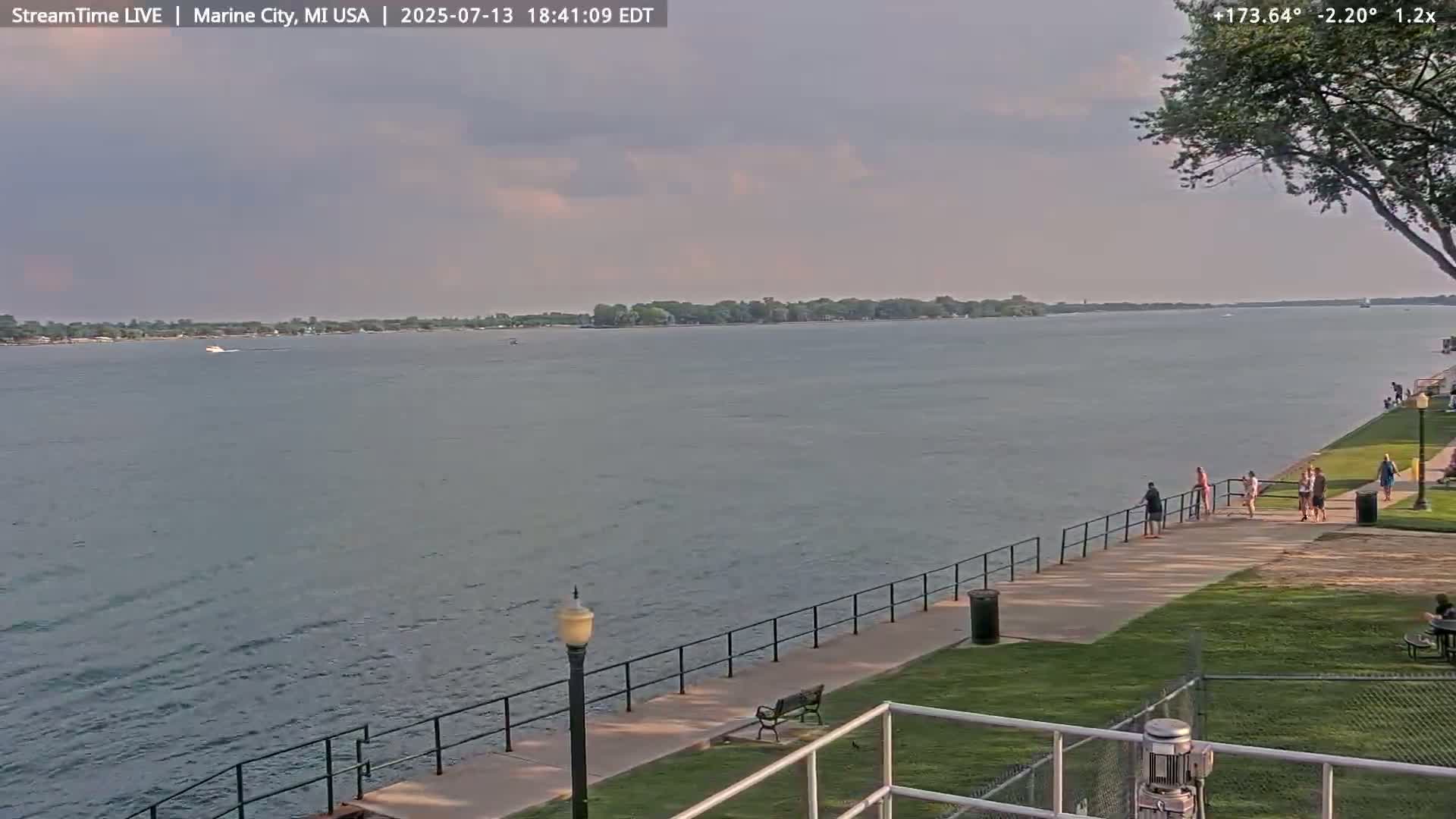 USA - Canada Border, Marine City Coast & St Clair River Live Cam - Marine City, St. Clair, Michigan, USA
