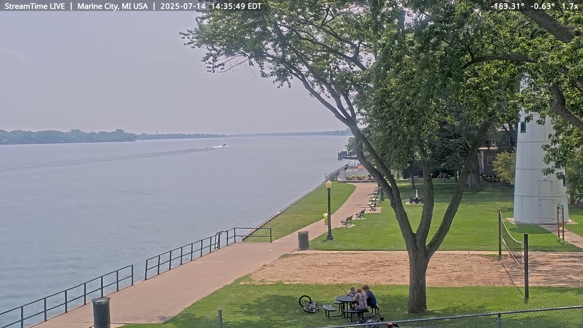 USA - Canada Border, Marine City Coast & St Clair River Live Cam - Marine City, St. Clair, Michigan, USA
