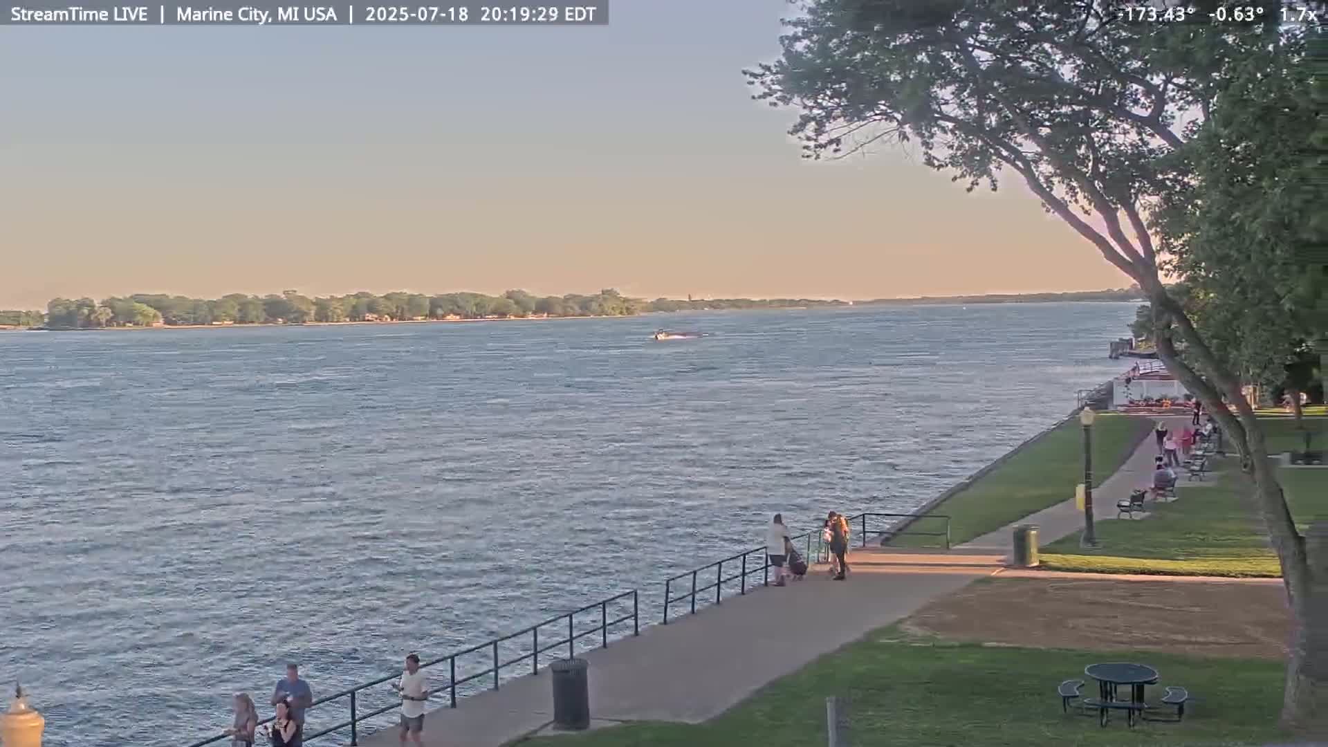 USA - Canada Border, Marine City Coast & St Clair River Live Cam - Marine City, St. Clair, Michigan, USA