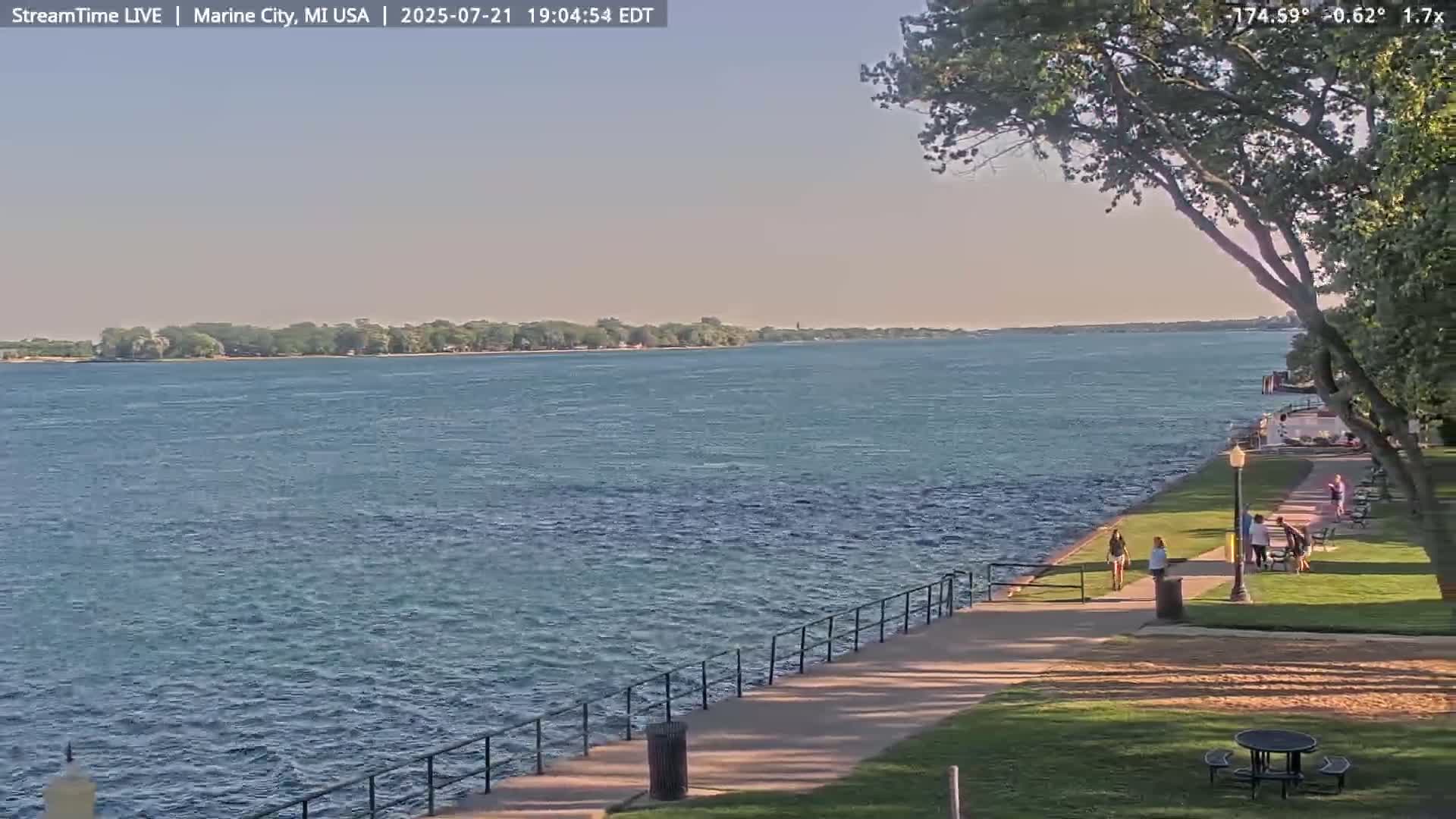 USA - Canada Border, Marine City Coast & St Clair River Live Cam - Marine City, St. Clair, Michigan, USA
