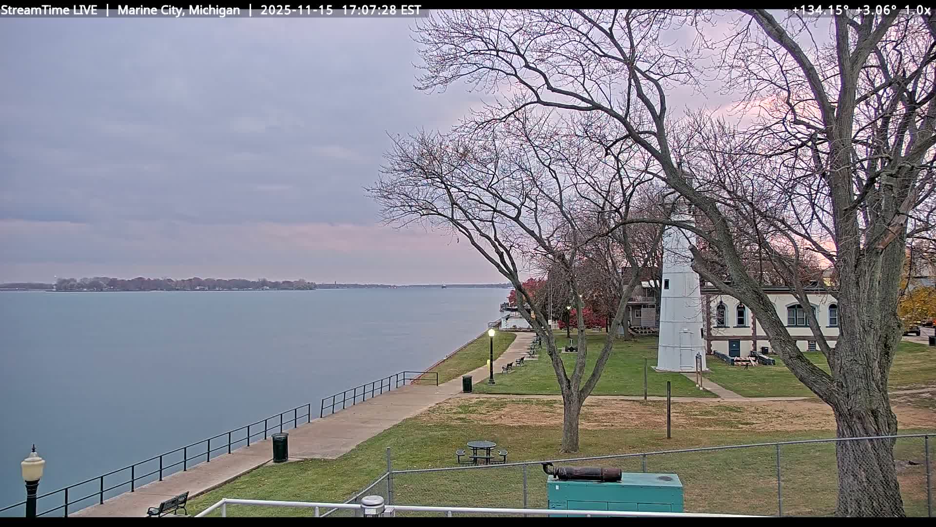 USA - Canada Border, Marine City Coast & St Clair River Live Cam - Marine City, St. Clair, Michigan, USA