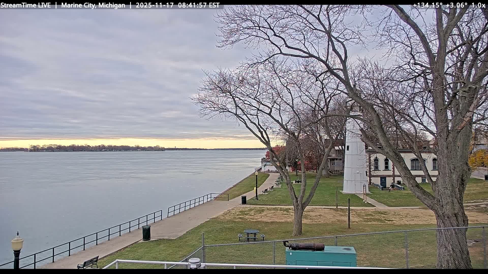 USA - Canada Border, Marine City Coast & St Clair River Live Cam - Marine City, St. Clair, Michigan, USA