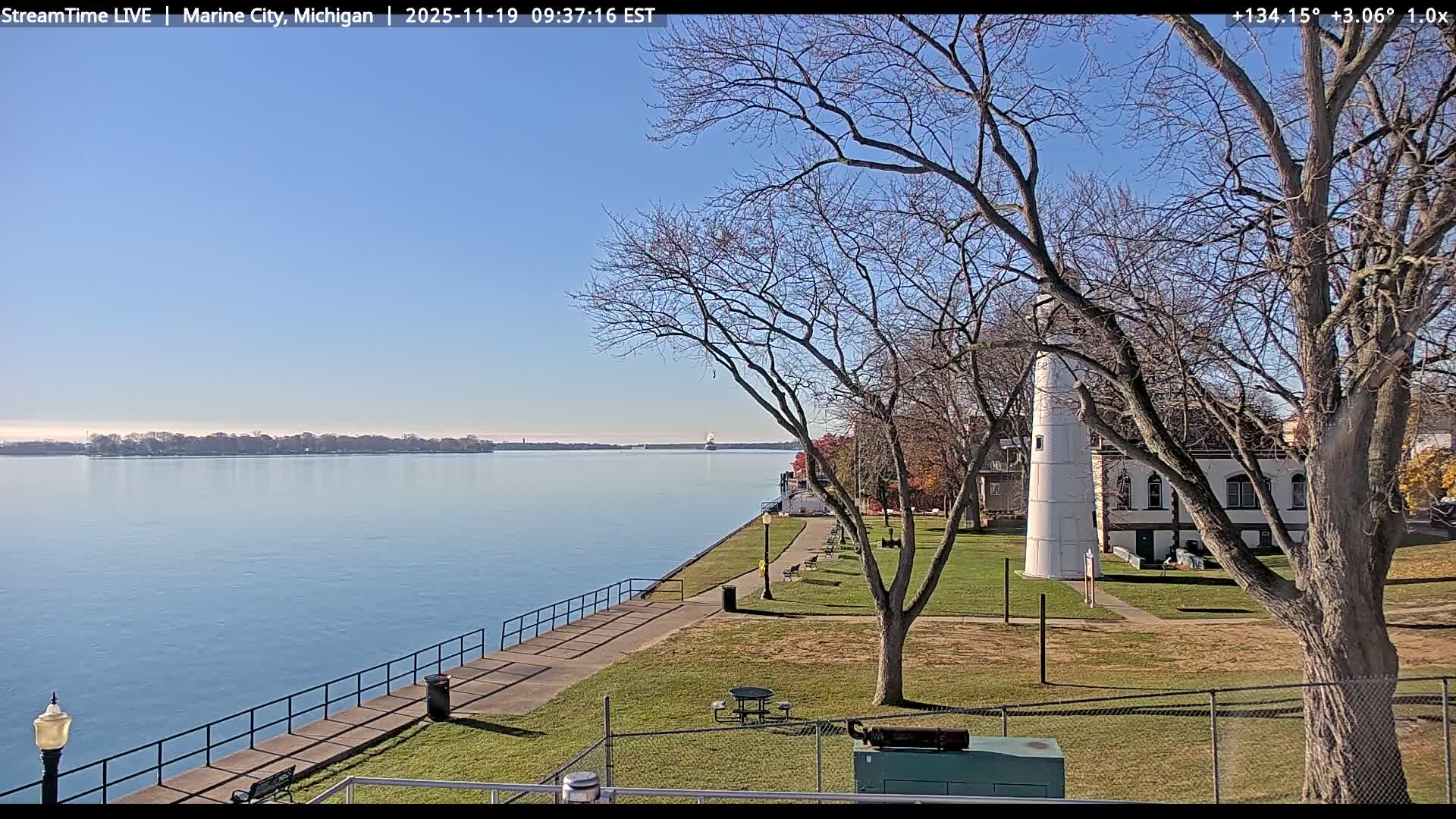USA - Canada Border, Marine City Coast & St Clair River Live Cam - Marine City, St. Clair, Michigan, USA