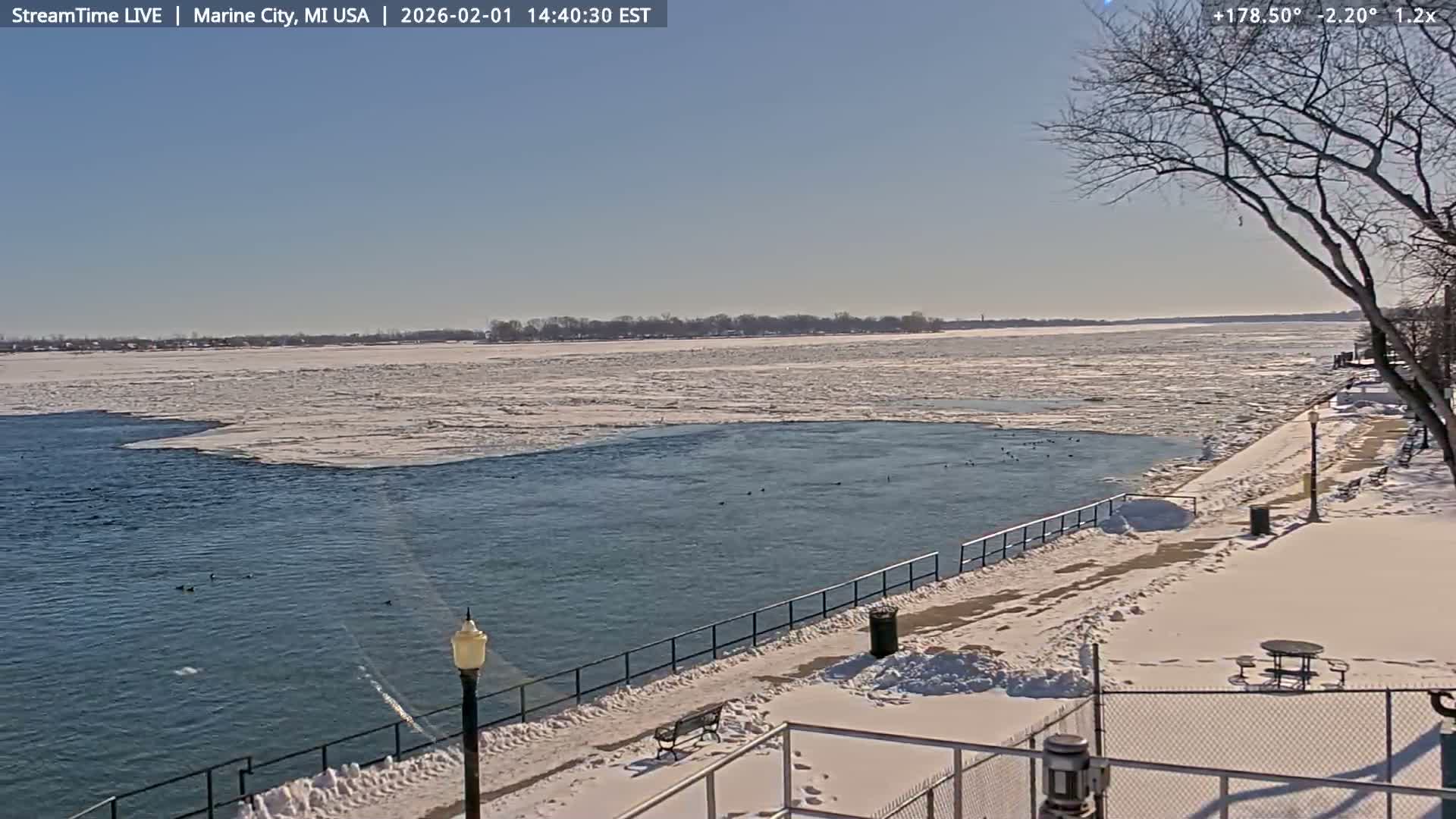 USA - Canada Border, Marine City Coast & St Clair River Live Cam - Marine City, St. Clair, Michigan, USA