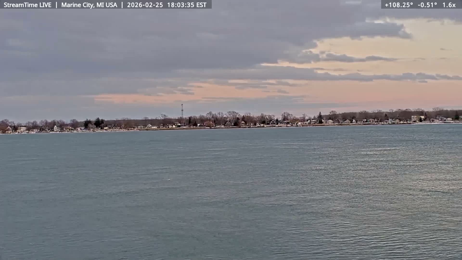 USA - Canada Border, Marine City Coast & St Clair River Live Cam - Marine City, St. Clair, Michigan, USA
