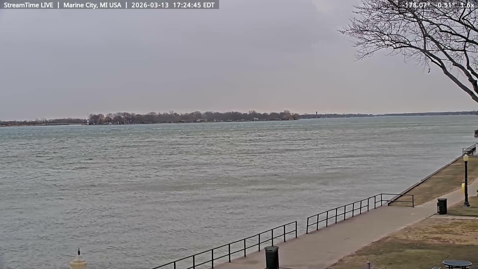 USA - Canada Border, Marine City Coast & St Clair River Live Cam - Marine City, St. Clair, Michigan, USA