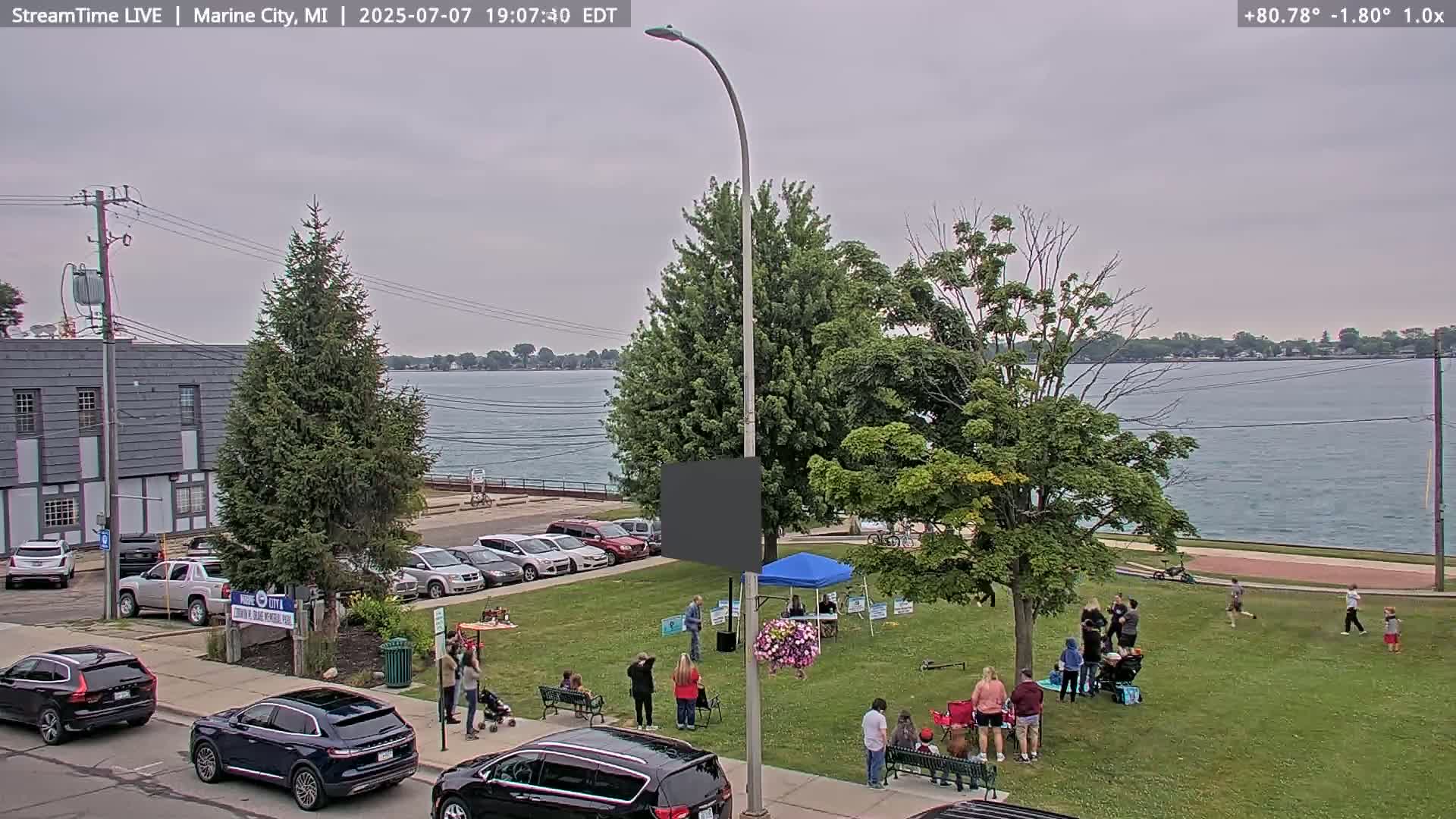 USA - Canada Border, Marine City Village & St Clair River Live Cam - Marine City, St. Clair, Michigan, USA