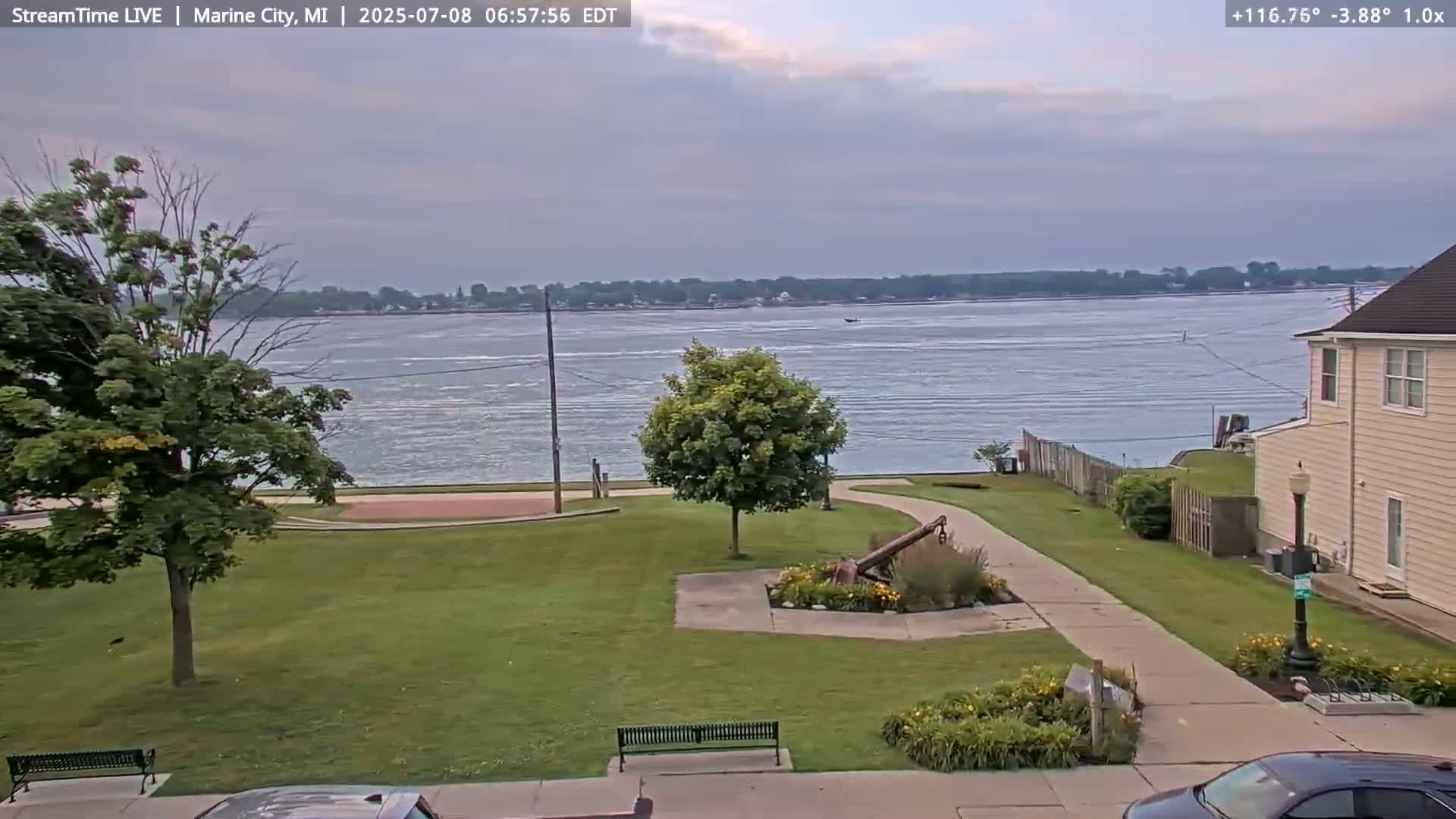USA - Canada Border, Marine City Village & St Clair River Live Cam - Marine City, St. Clair, Michigan, USA