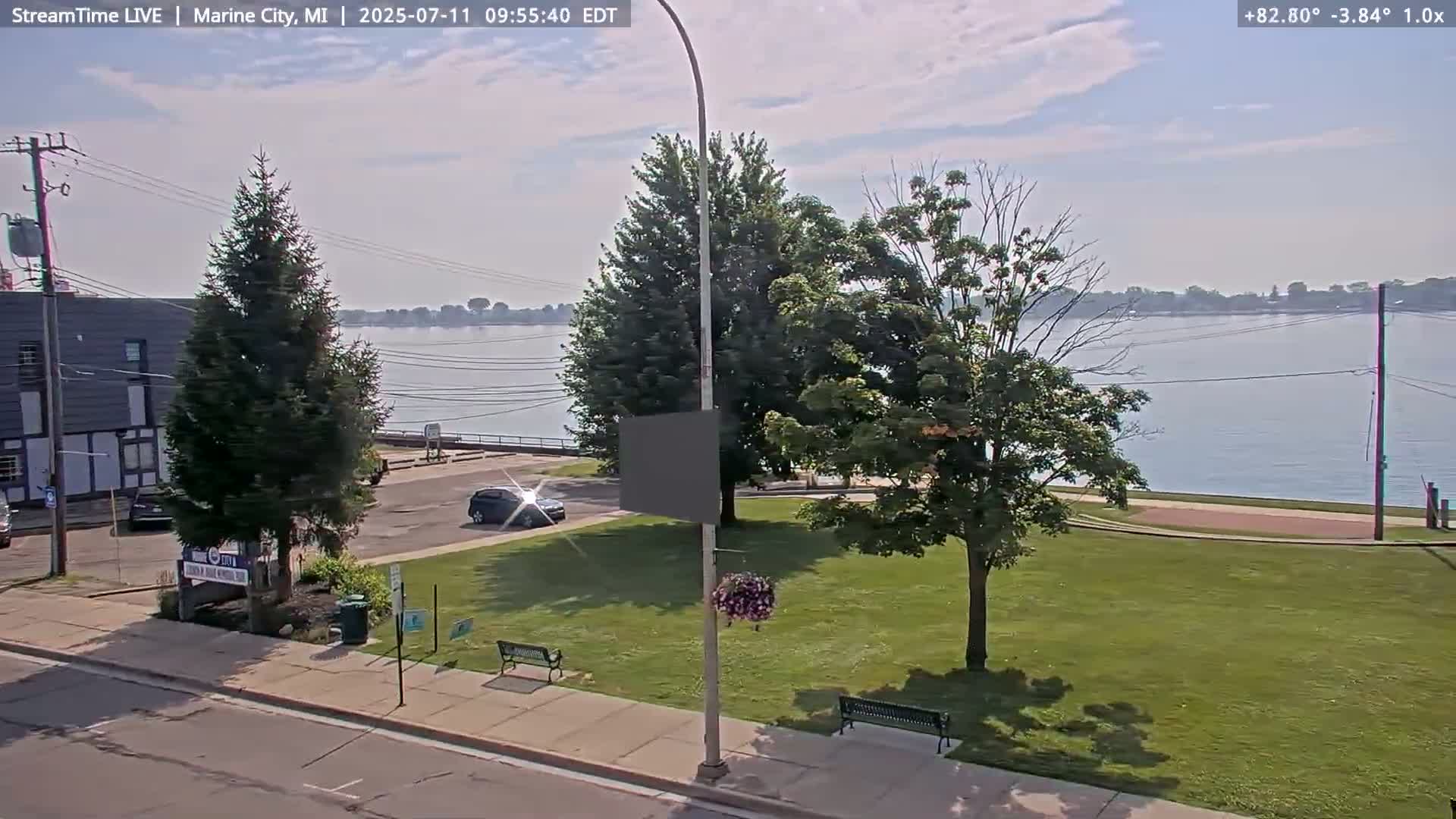 USA - Canada Border, Marine City Village & St Clair River Live Cam - Marine City, St. Clair, Michigan, USA