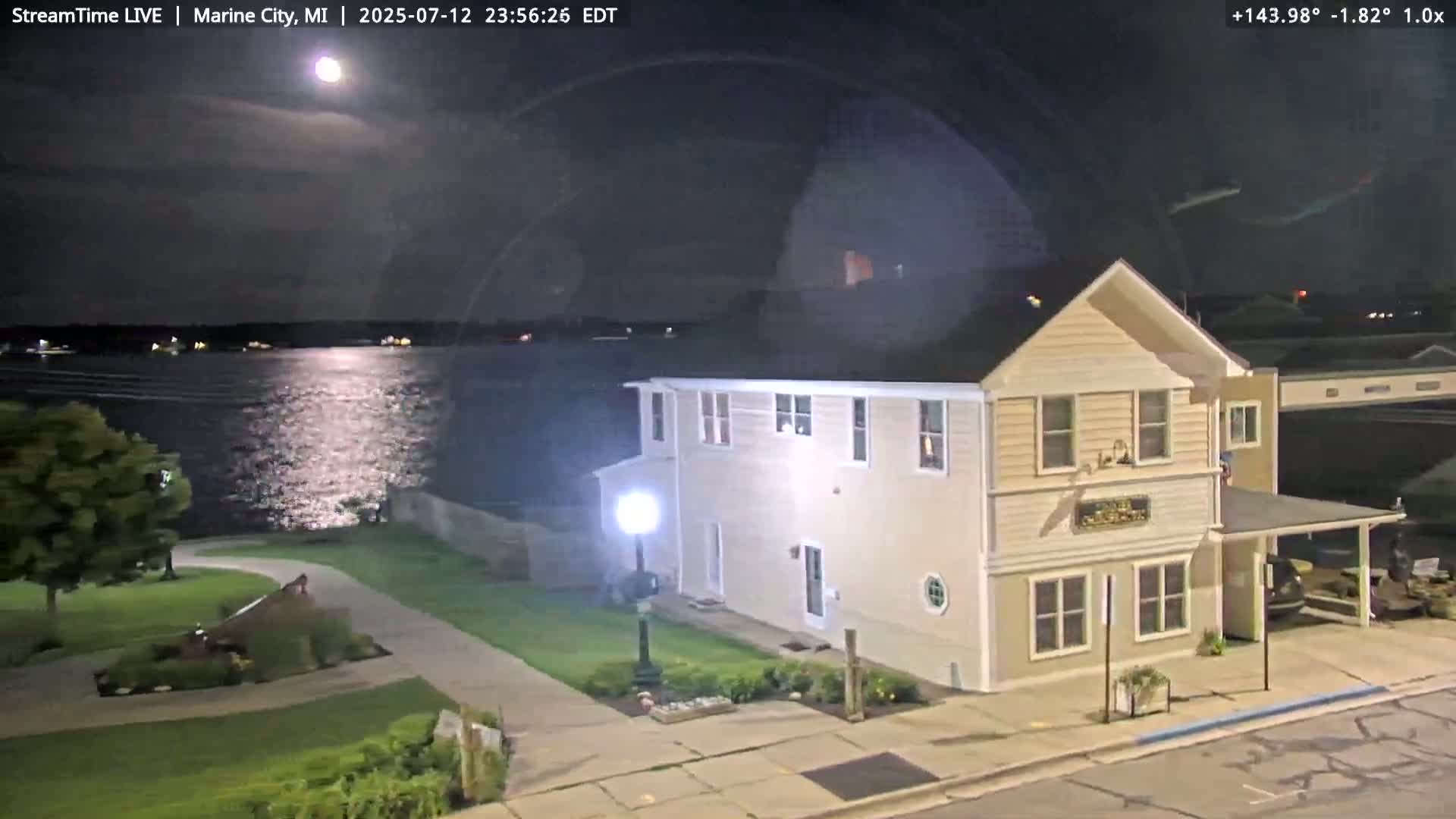 USA - Canada Border, Marine City Village & St Clair River Live Cam - Marine City, St. Clair, Michigan, USA