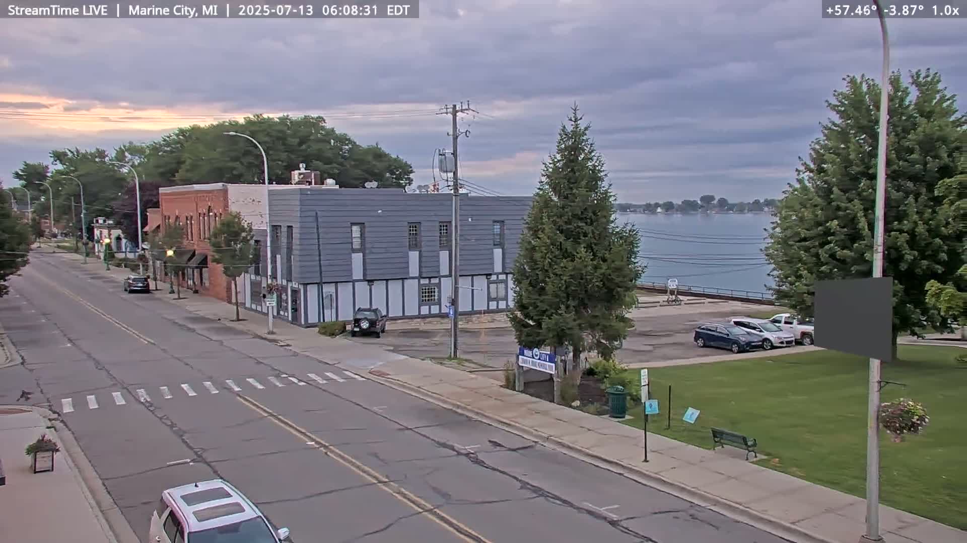 USA - Canada Border, Marine City Village & St Clair River Live Cam - Marine City, St. Clair, Michigan, USA