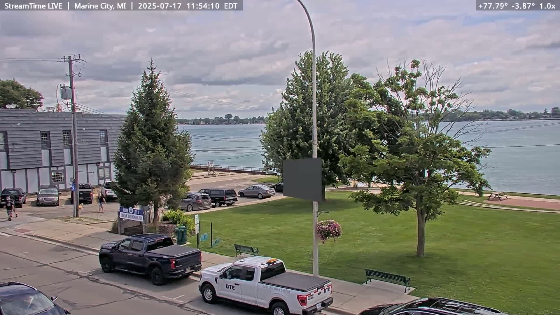 USA - Canada Border, Marine City Village & St Clair River Live Cam - Marine City, St. Clair, Michigan, USA
