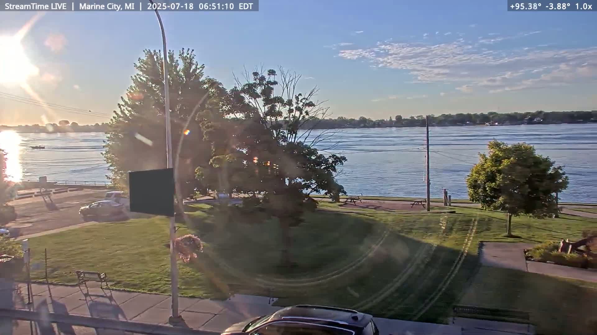 USA - Canada Border, Marine City Village & St Clair River Live Cam - Marine City, St. Clair, Michigan, USA