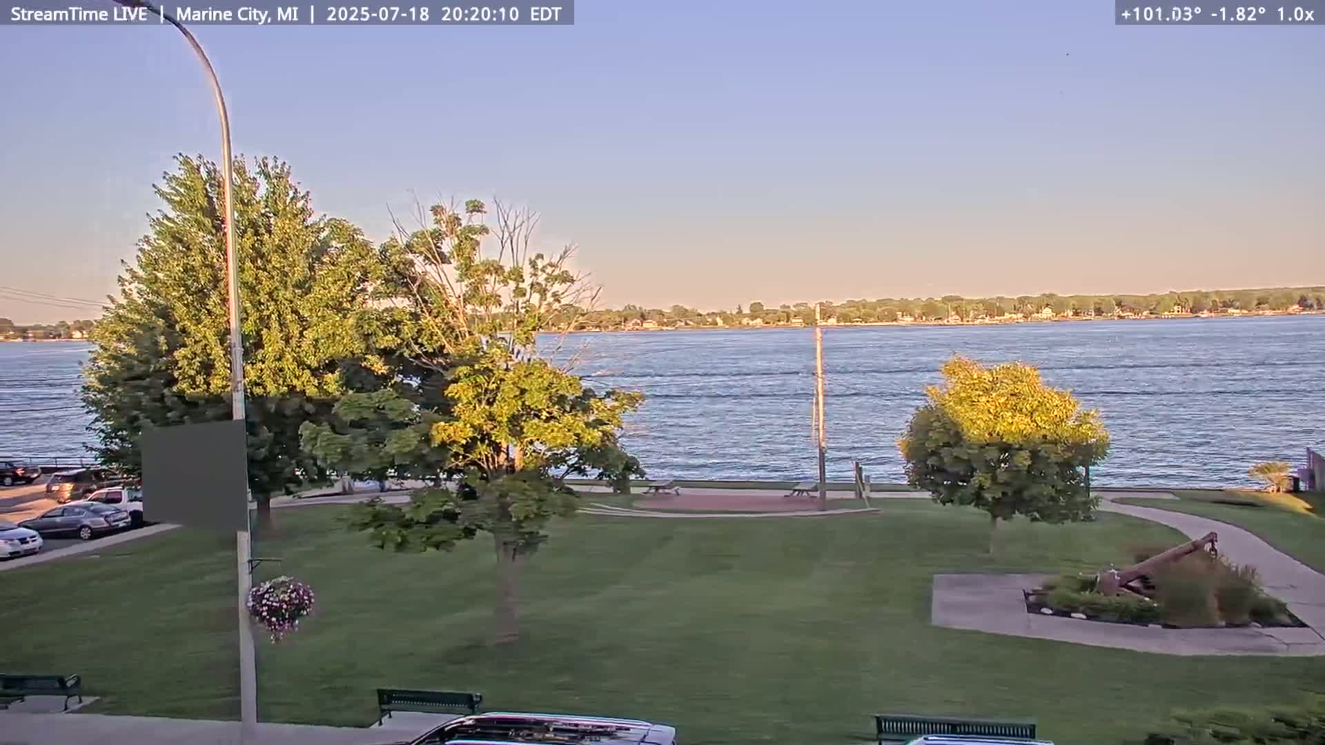 USA - Canada Border, Marine City Village & St Clair River Live Cam - Marine City, St. Clair, Michigan, USA