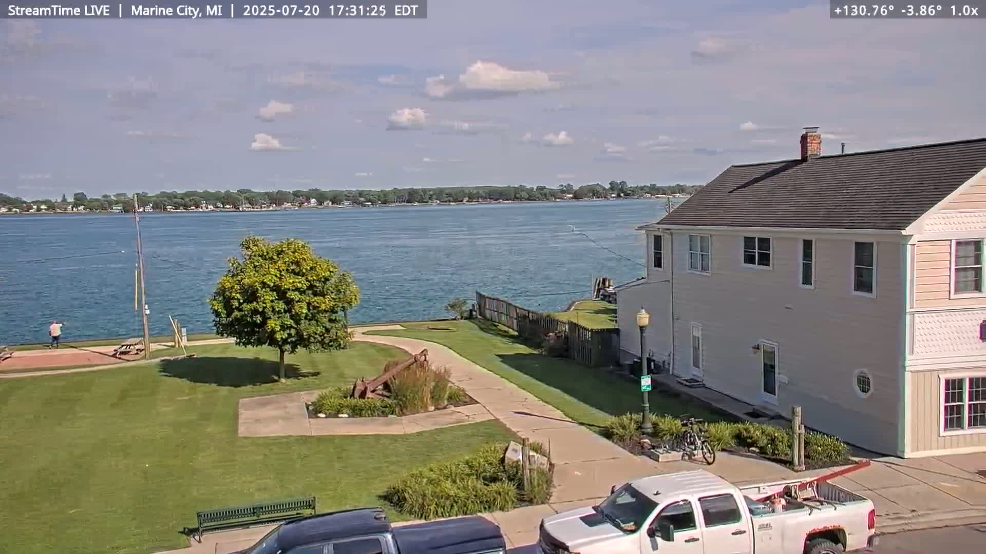 USA - Canada Border, Marine City Village & St Clair River Live Cam - Marine City, St. Clair, Michigan, USA