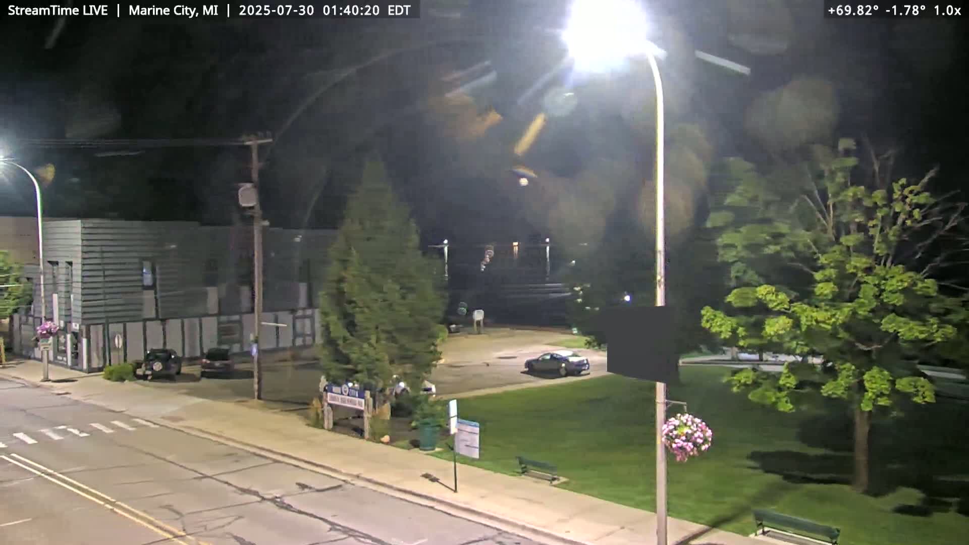 USA - Canada Border, Marine City Village & St Clair River Live Cam - Marine City, St. Clair, Michigan, USA