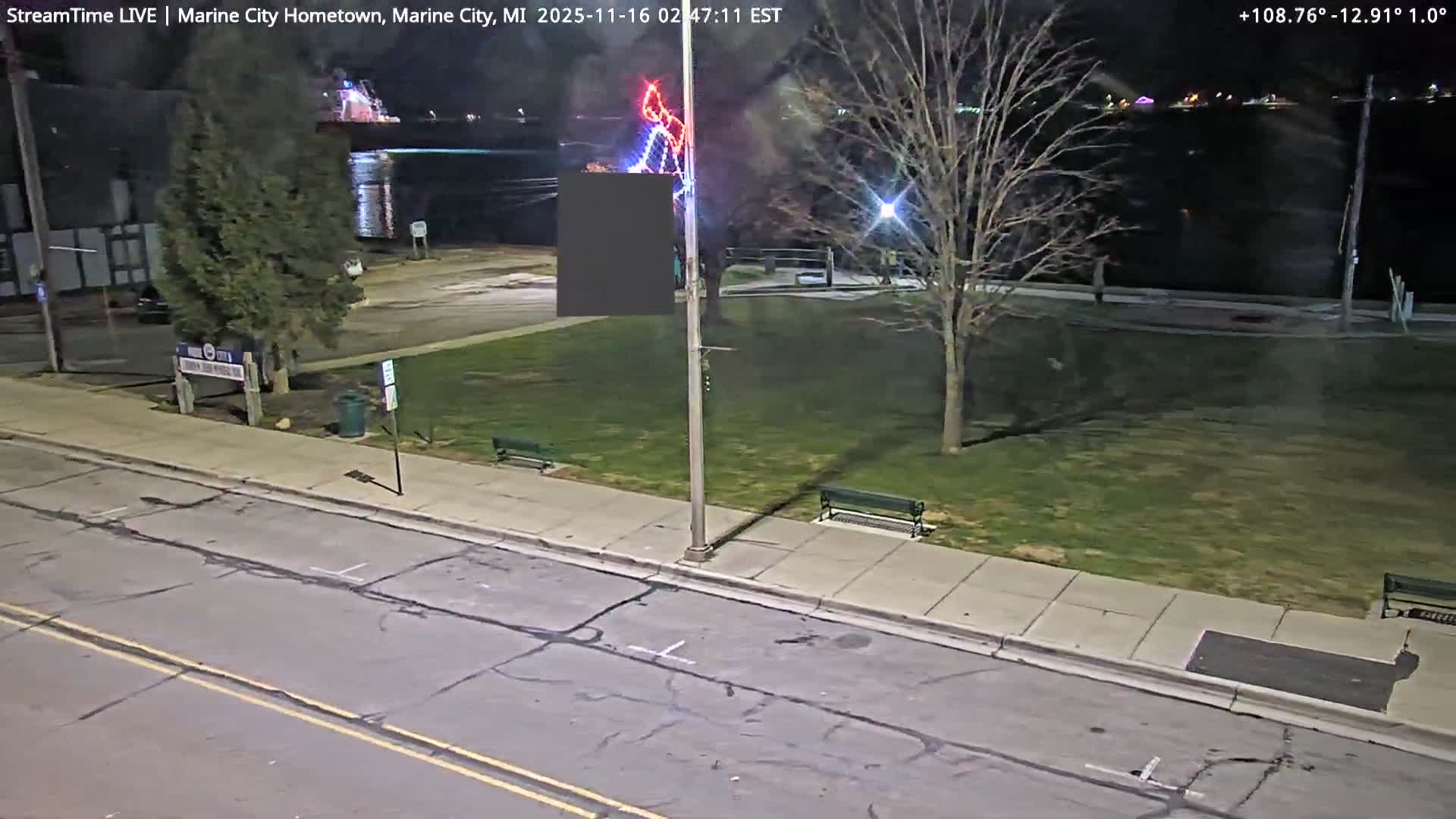 USA - Canada Border, Marine City Village & St Clair River Live Cam - Marine City, St. Clair, Michigan, USA