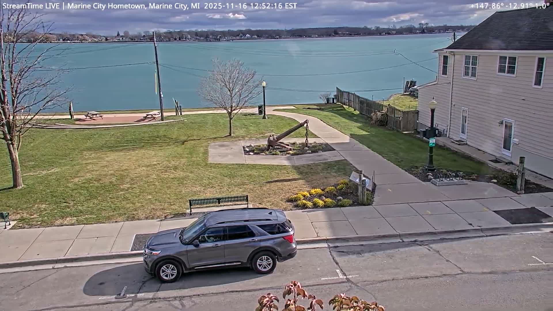 USA - Canada Border, Marine City Village & St Clair River Live Cam - Marine City, St. Clair, Michigan, USA