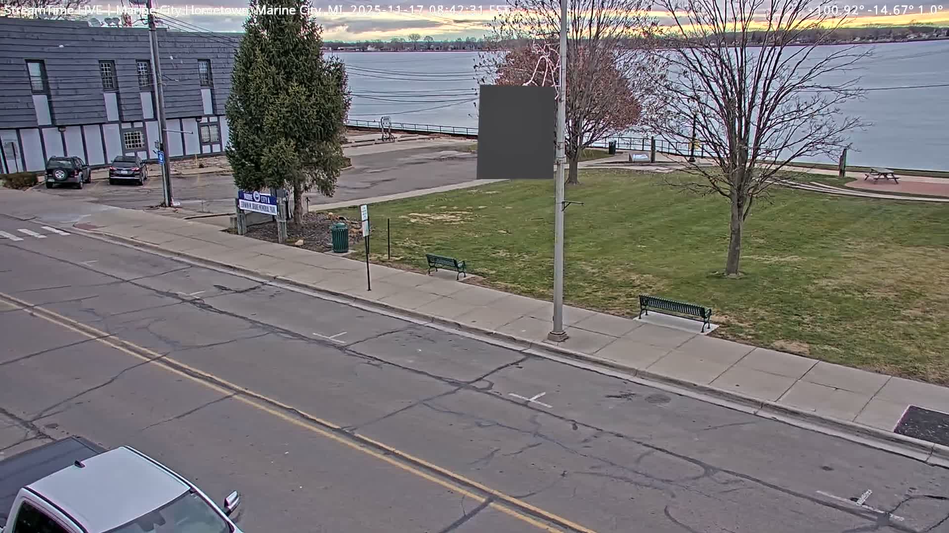 USA - Canada Border, Marine City Village & St Clair River Live Cam - Marine City, St. Clair, Michigan, USA