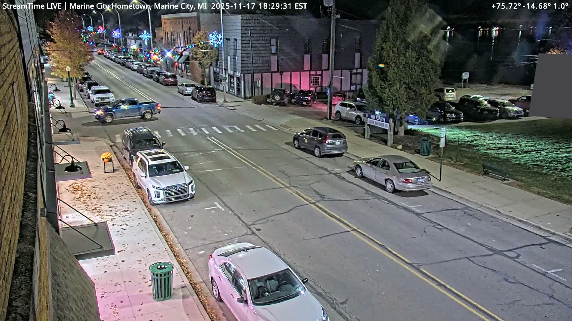 USA - Canada Border, Marine City Village & St Clair River Live Cam - Marine City, St. Clair, Michigan, USA