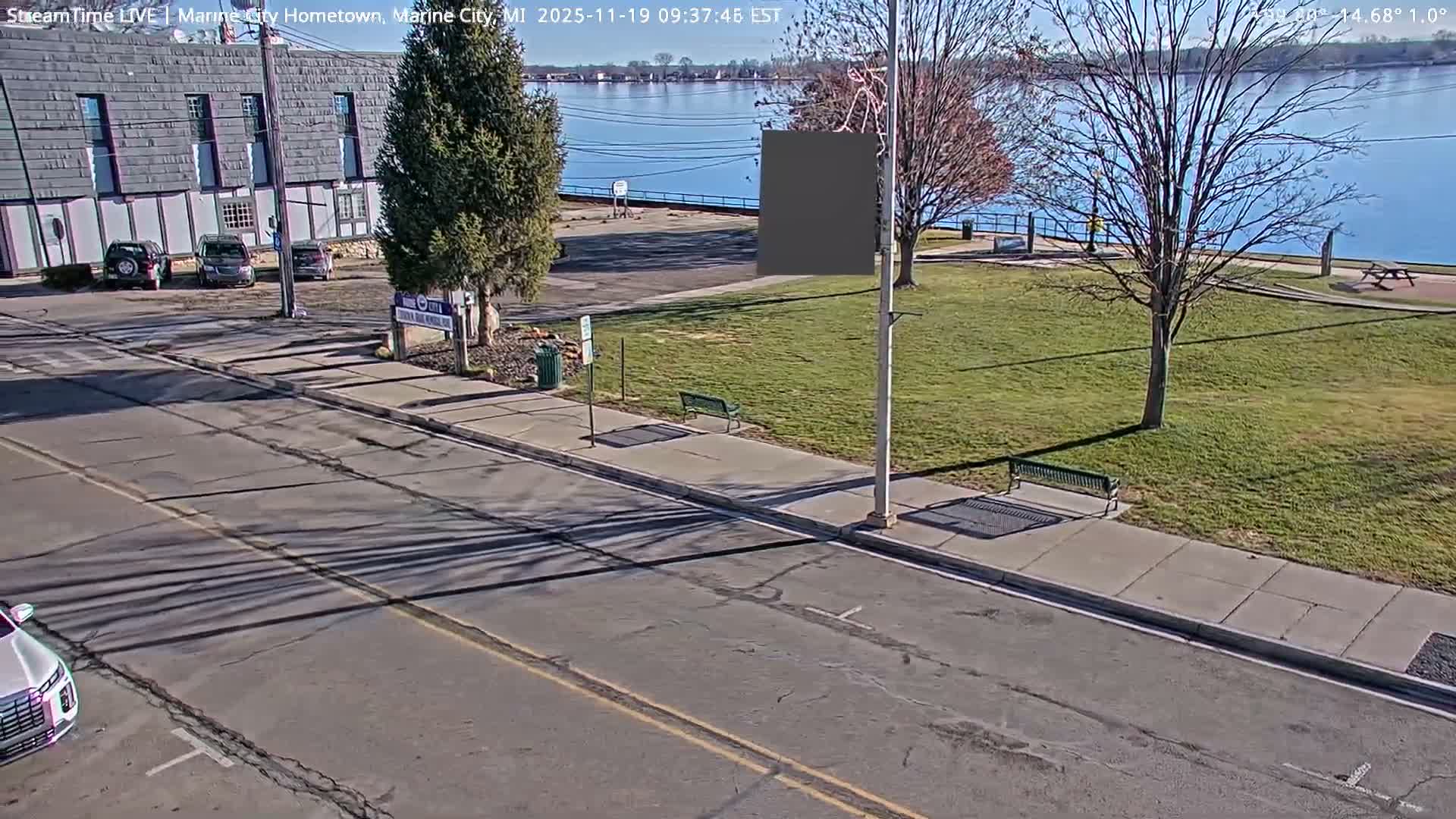 USA - Canada Border, Marine City Village & St Clair River Live Cam - Marine City, St. Clair, Michigan, USA