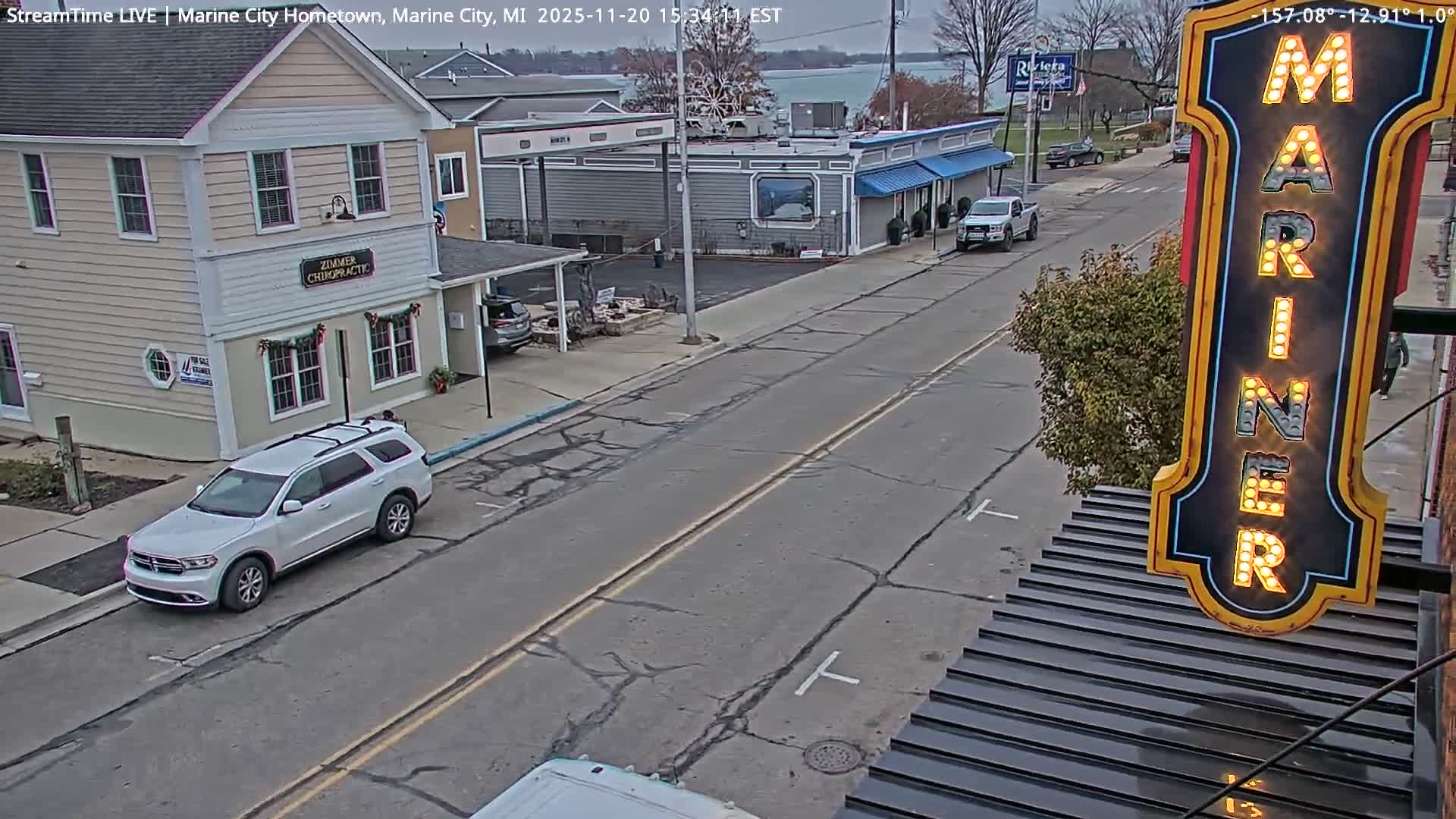 USA - Canada Border, Marine City Village & St Clair River Live Cam - Marine City, St. Clair, Michigan, USA