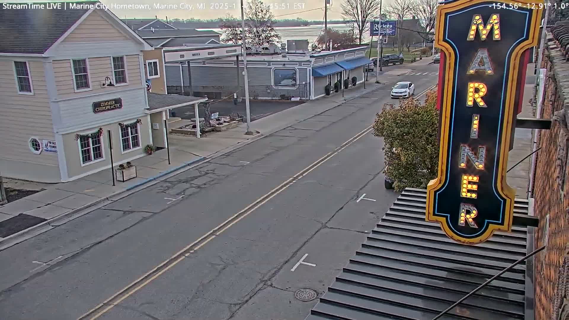 USA - Canada Border, Marine City Village & St Clair River Live Cam - Marine City, St. Clair, Michigan, USA