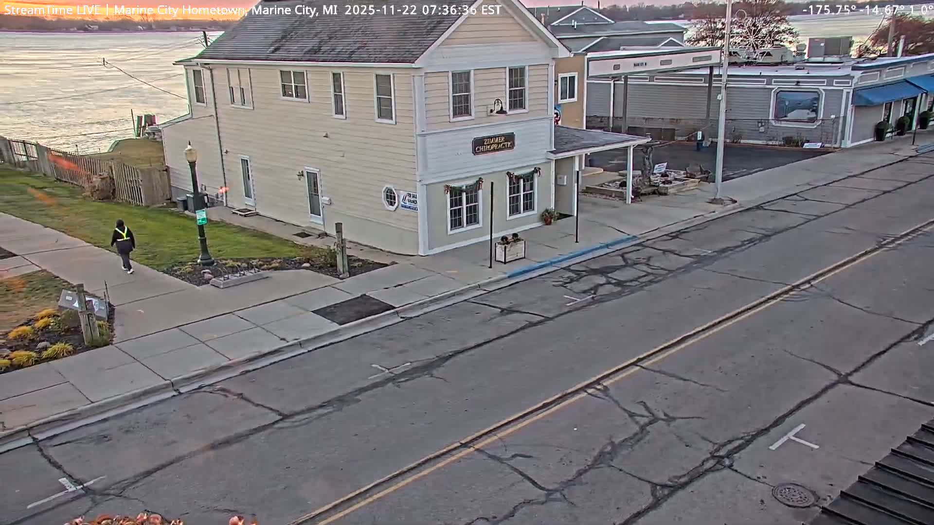 USA - Canada Border, Marine City Village & St Clair River Live Cam - Marine City, St. Clair, Michigan, USA