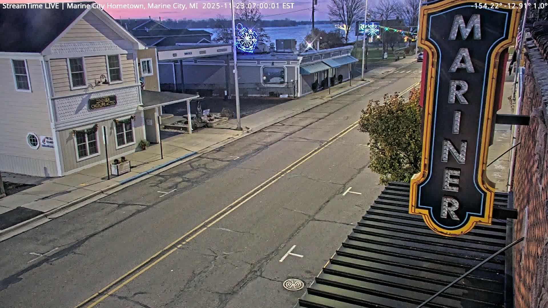 USA - Canada Border, Marine City Village & St Clair River Live Cam - Marine City, St. Clair, Michigan, USA