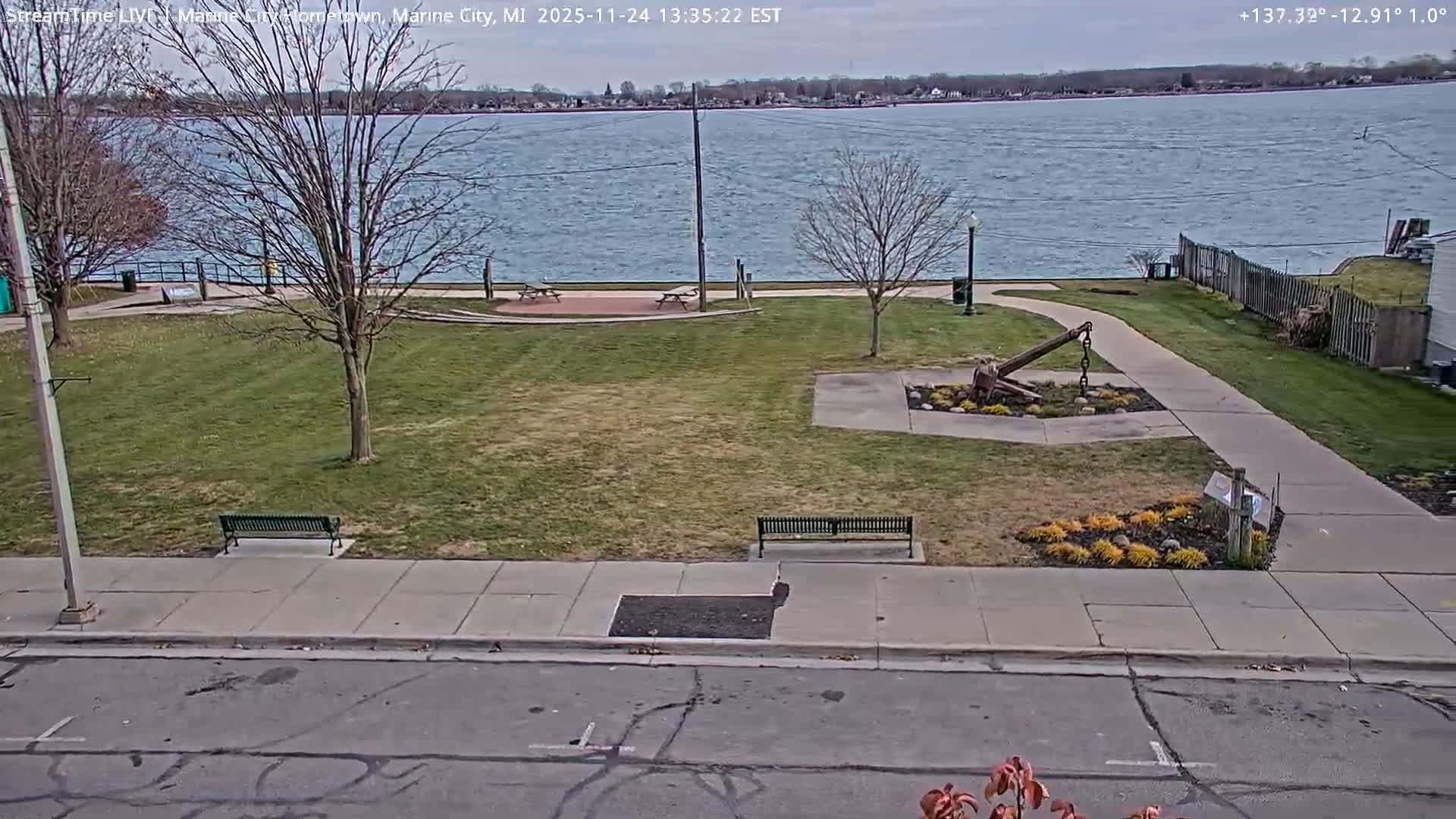 USA - Canada Border, Marine City Village & St Clair River Live Cam - Marine City, St. Clair, Michigan, USA