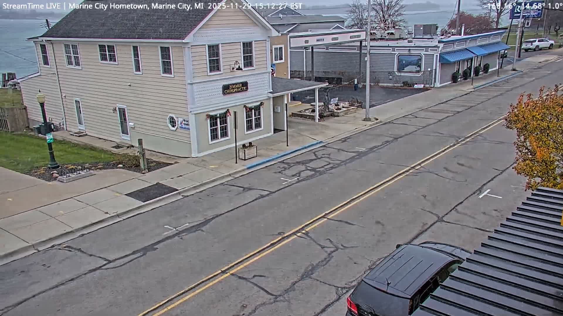 USA - Canada Border, Marine City Village & St Clair River Live Cam - Marine City, St. Clair, Michigan, USA