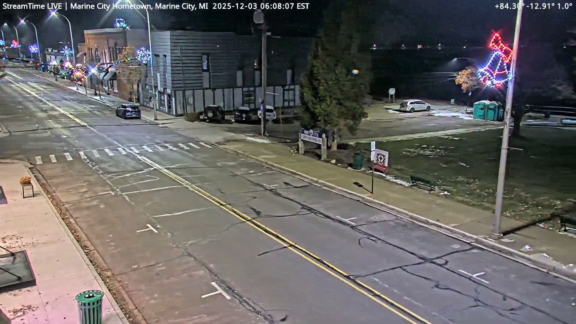 USA - Canada Border, Marine City Village & St Clair River Live Cam - Marine City, St. Clair, Michigan, USA