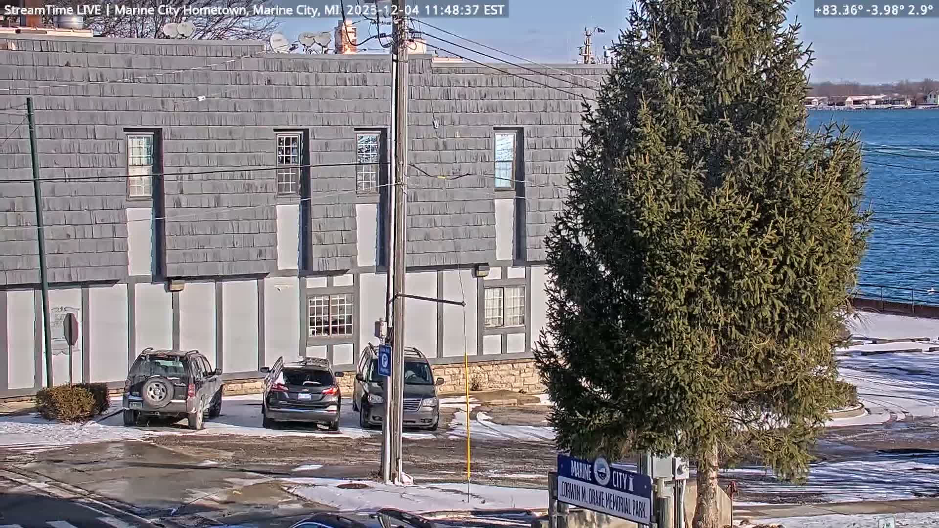 USA - Canada Border, Marine City Village & St Clair River Live Cam - Marine City, St. Clair, Michigan, USA