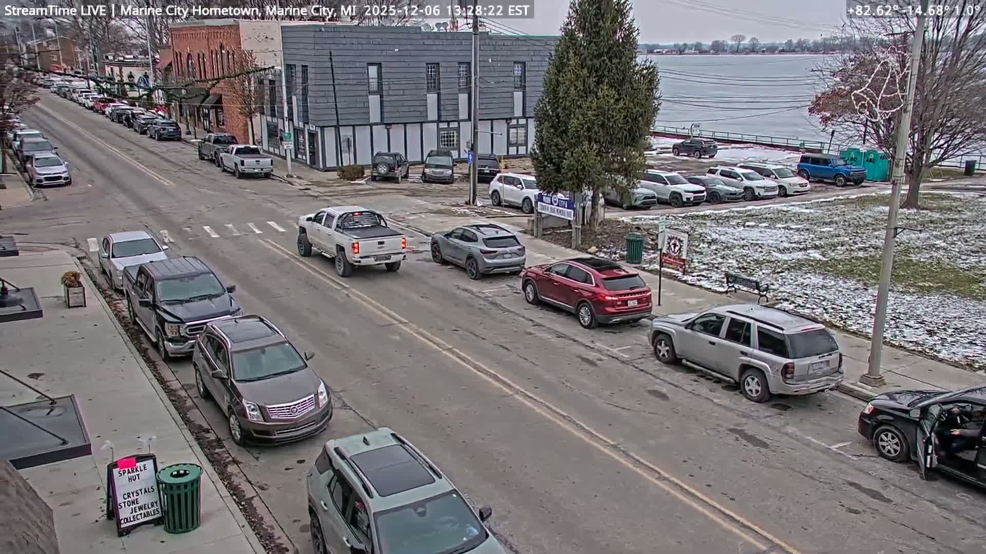 USA - Canada Border, Marine City Village & St Clair River Live Cam - Marine City, St. Clair, Michigan, USA