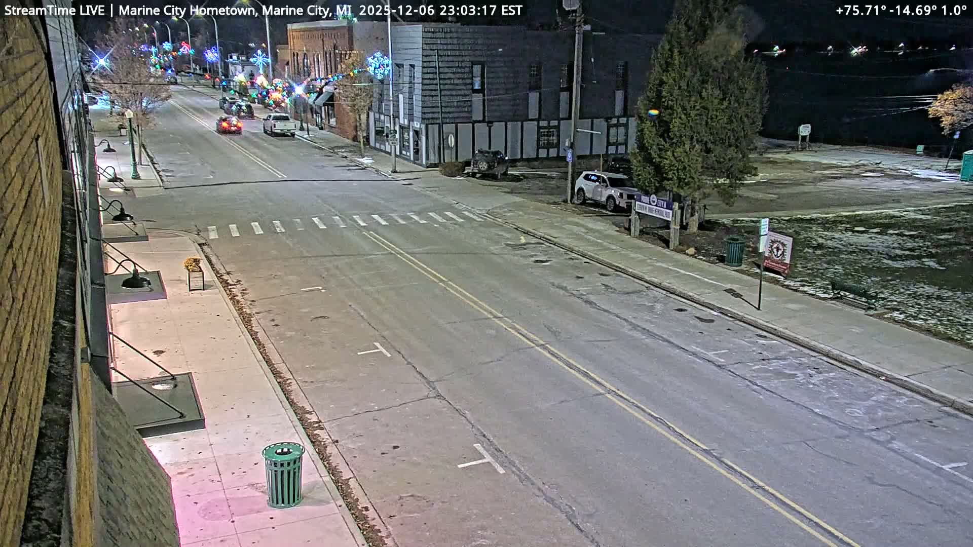 USA - Canada Border, Marine City Village & St Clair River Live Cam - Marine City, St. Clair, Michigan, USA