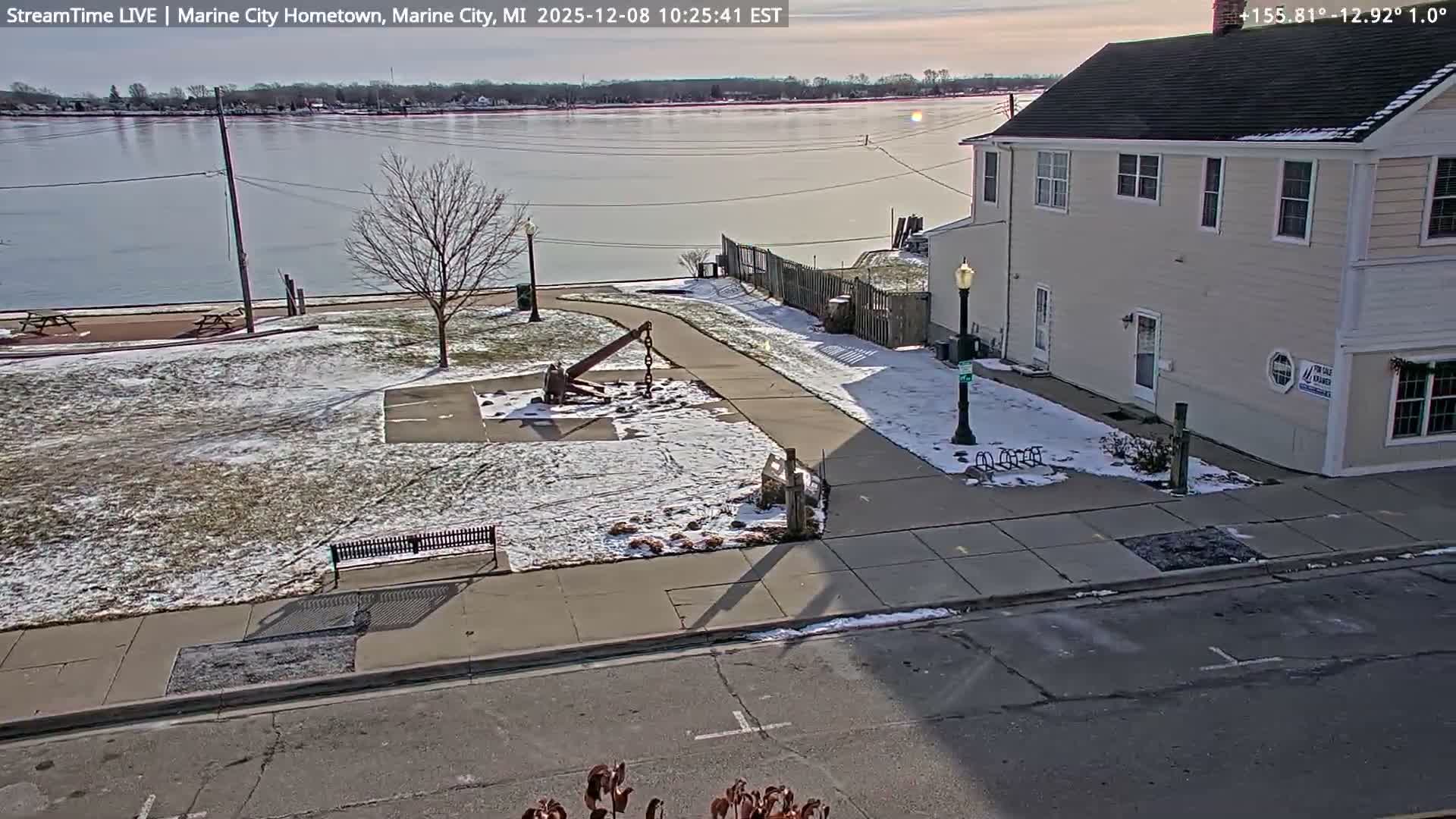 USA - Canada Border, Marine City Village & St Clair River Live Cam - Marine City, St. Clair, Michigan, USA