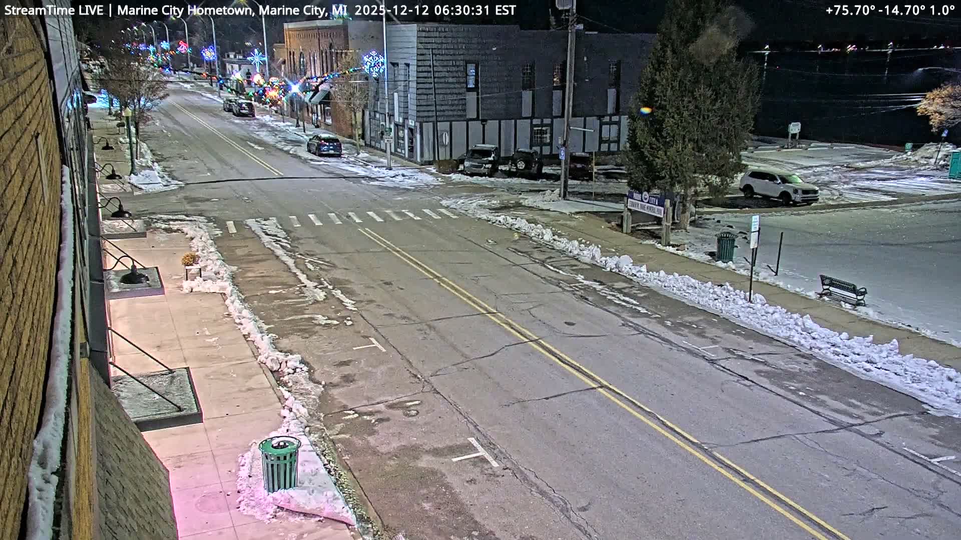 USA - Canada Border, Marine City Village & St Clair River Live Cam - Marine City, St. Clair, Michigan, USA