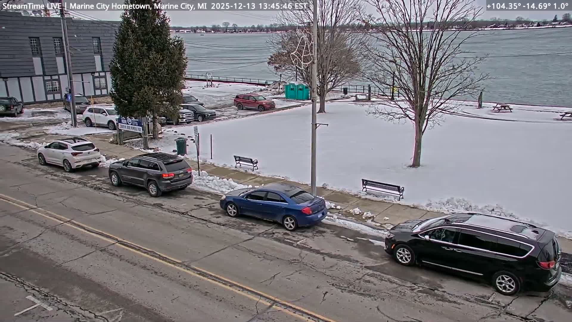 USA - Canada Border, Marine City Village & St Clair River Live Cam - Marine City, St. Clair, Michigan, USA