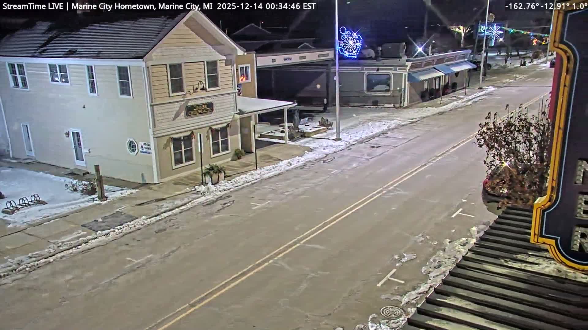 USA - Canada Border, Marine City Village & St Clair River Live Cam - Marine City, St. Clair, Michigan, USA