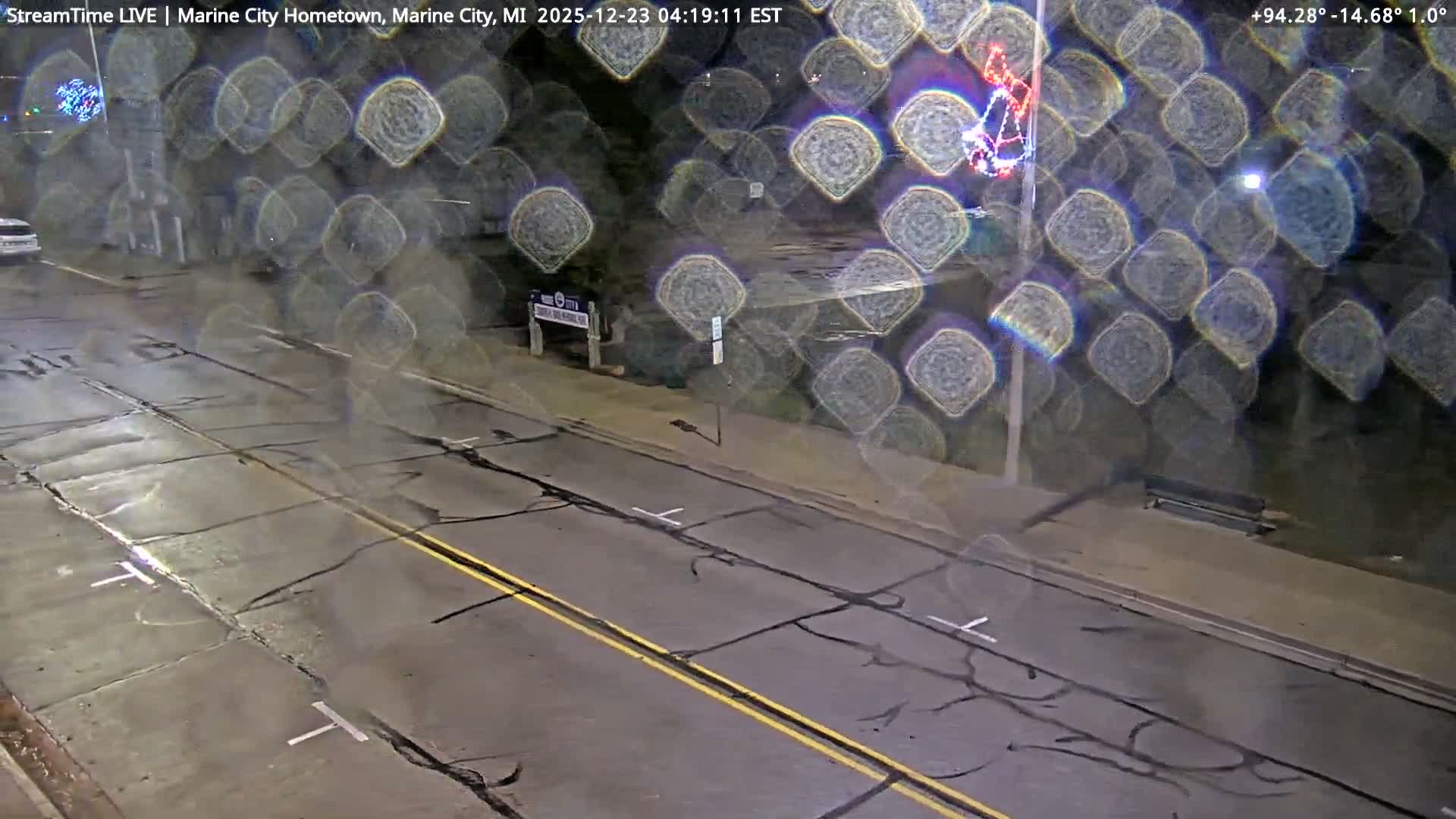 USA - Canada Border, Marine City Village & St Clair River Live Cam - Marine City, St. Clair, Michigan, USA