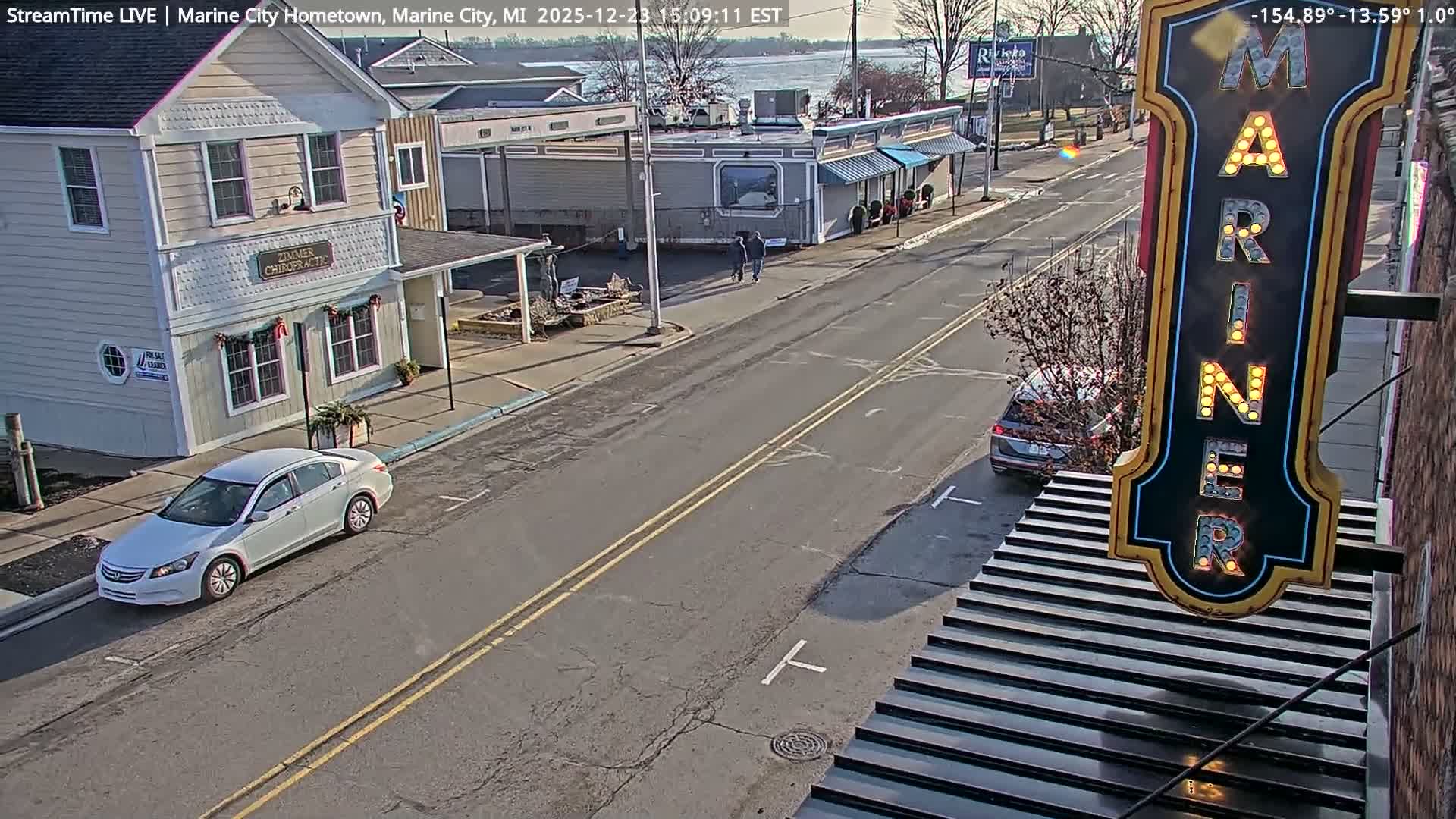 USA - Canada Border, Marine City Village & St Clair River Live Cam - Marine City, St. Clair, Michigan, USA