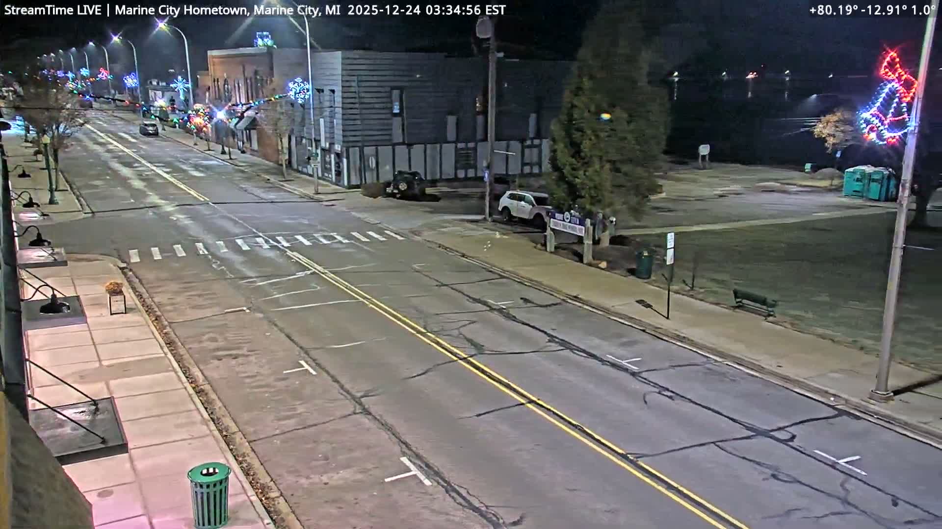 USA - Canada Border, Marine City Village & St Clair River Live Cam - Marine City, St. Clair, Michigan, USA