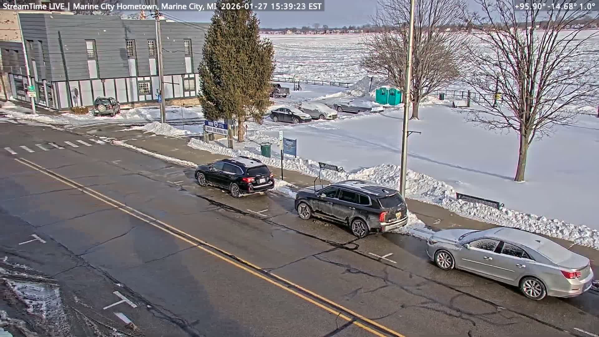 USA - Canada Border, Marine City Village & St Clair River Live Cam - Marine City, St. Clair, Michigan, USA